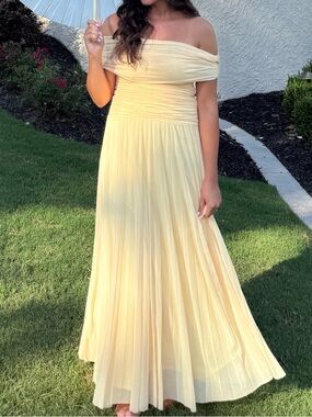 Abercrombie & Fitch Pale Yellow Pleated Maxi Dress